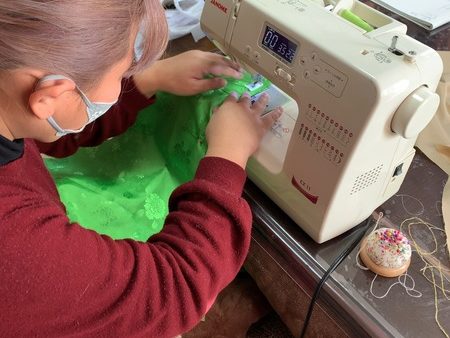 タンウィの縫製、ミシン縫い