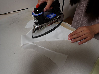 わかりやすい縫製仕様書作成方法やイラストレータの書き方、作り方をアパレル仕様の見本フォーマットでファッションデザイナーやパタンナーが教えます。シャツやスカート、パンツやワンピースとジャケットやドレス、縫製仕様書作成を勉強できる。仕事に生かすCADソフト、パターンや生地、ミシン、寸法、仕上げまで