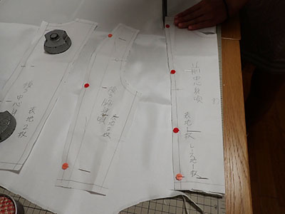 洋裁や縫製に関する事から、デザイン、ファッションスタイル画、縫製仕様書指示書の作成、生産管理、企画やブランディング、WEBコンサルティングその発信方法までオールマイティ。 その一部分だけ勉強したい、ちょっとしたコツを伝授してもらいたいなどのご要望でもOK