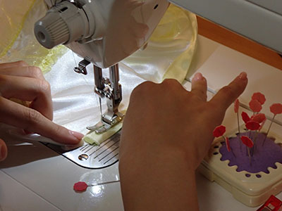 衣装キャラクターEC(小売)ものづくりや仮装イベント撮影から雑貨屋アーティストとの交流、ライブパフォーマンス、プロ、アマチュアを問わずに集まった多様なアーティスト、ハンドメイド作家のデザインフェスタでコスプレーヤーのコスプレ衣装の作成をサポート学べる洋裁レッスン