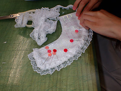 手描きのイラストや、アドビイラストレーターでデザイン画、発注書や指示書の絵型、ファッションイラスト画、プリクリエイトとタッチペンで直感で描けるイラスト表現、アパレル生産業やクリエイティブな活動に必要なイラストレーションスキルが学べる個人レッスンからグループ講習までサポートの洋裁デザイン教室