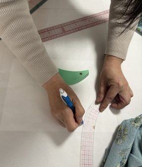 サンプルのお洋服から型紙を写しとるレッスン